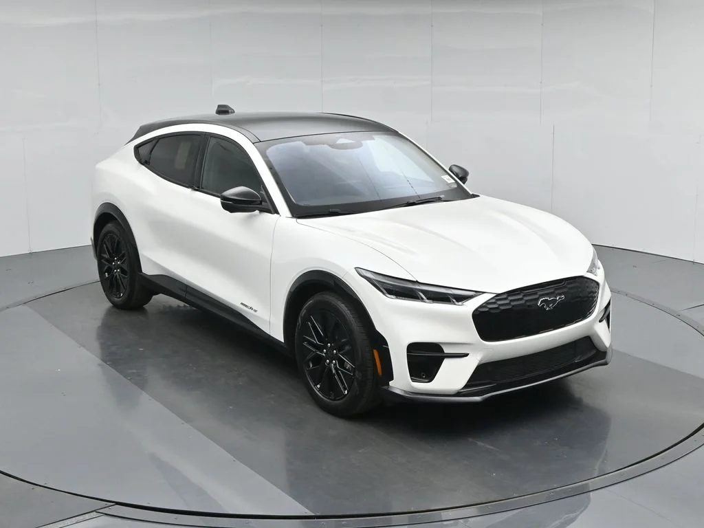 New 2026 Star White Metallic Tri-coat Ford Premium image 37