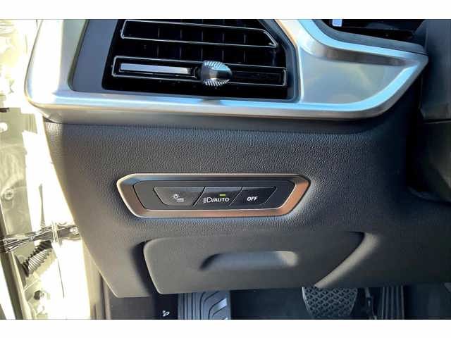 New 2026 Mineral White Metallic BMW xDrive40i image 18