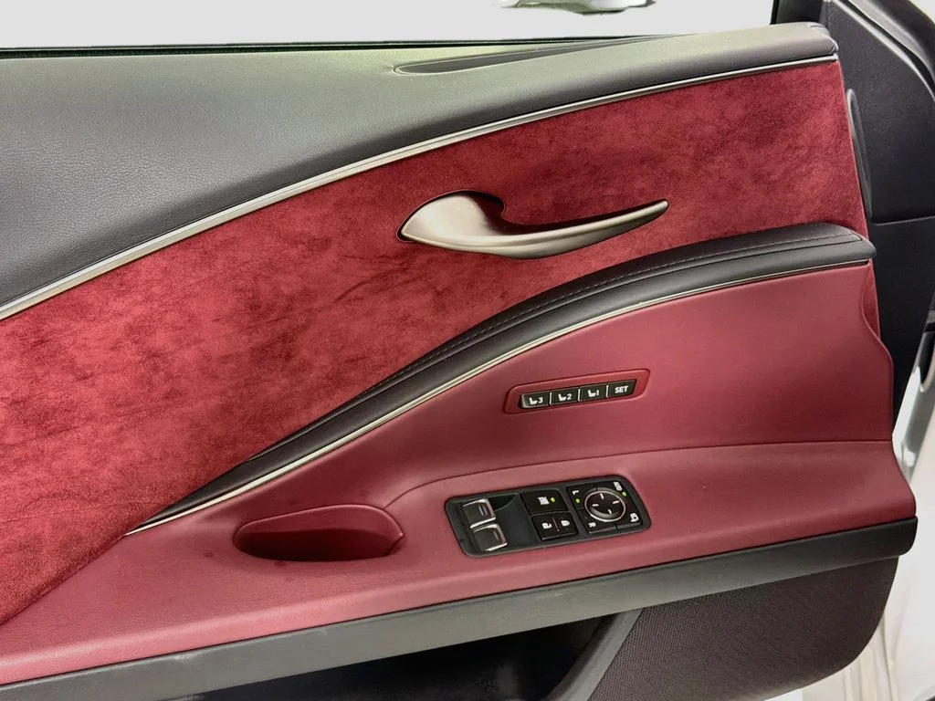 Used 2018 White Lexus 500 image 18