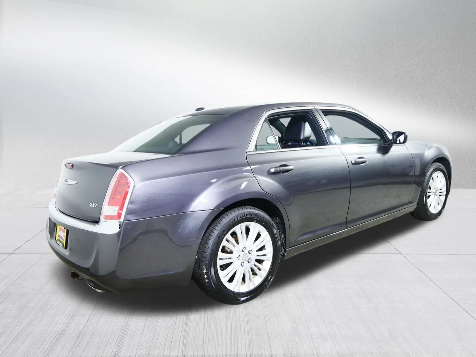 Used 2014 Granite Crystal Metallic Clearcoat Chrysler  image 7