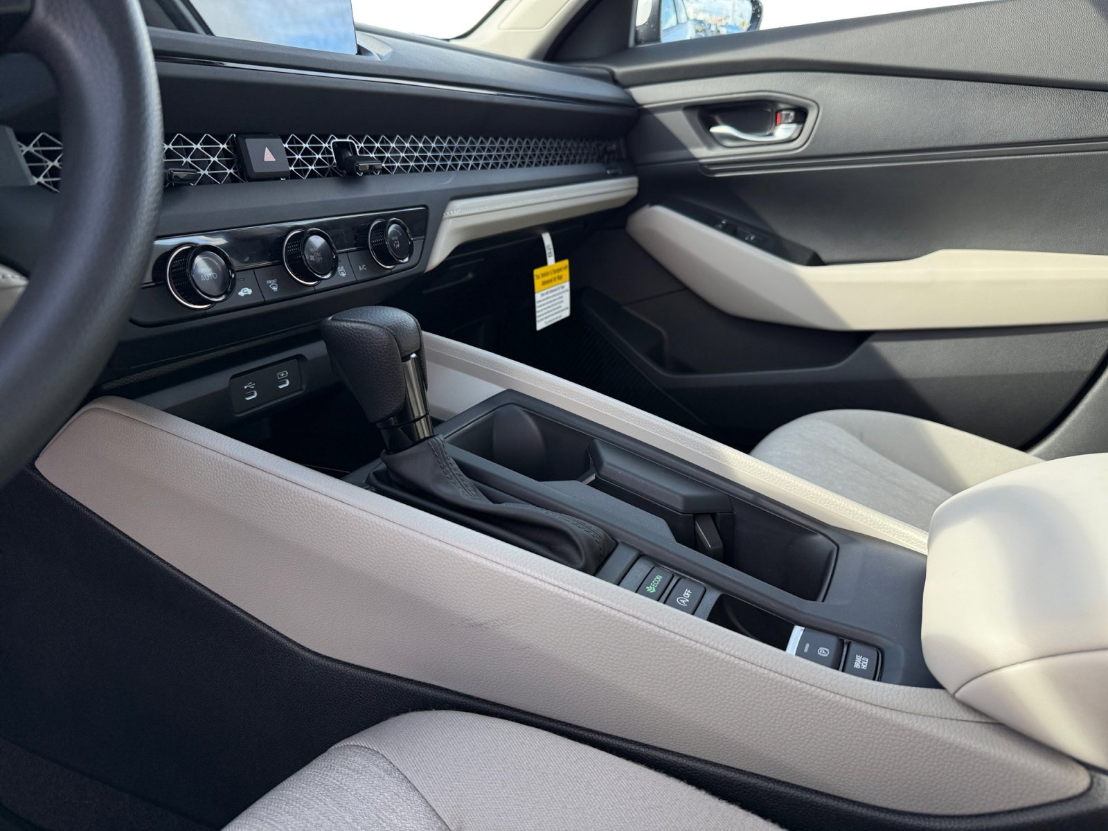New 2026 Platinum White Pearl Honda LX image 13
