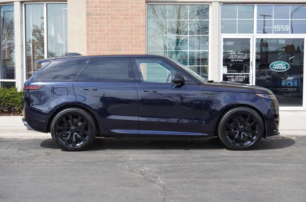 New 2026 Constellation Blue Ultra Metallic Gloss Land Rover Dynamic SE image 8