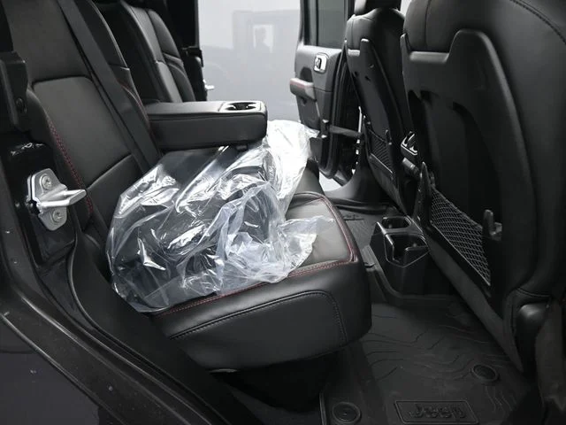 New 2026 Granite Crystal Metallic Clear-Coat Exterior Paint Jeep Rubicon X image 25