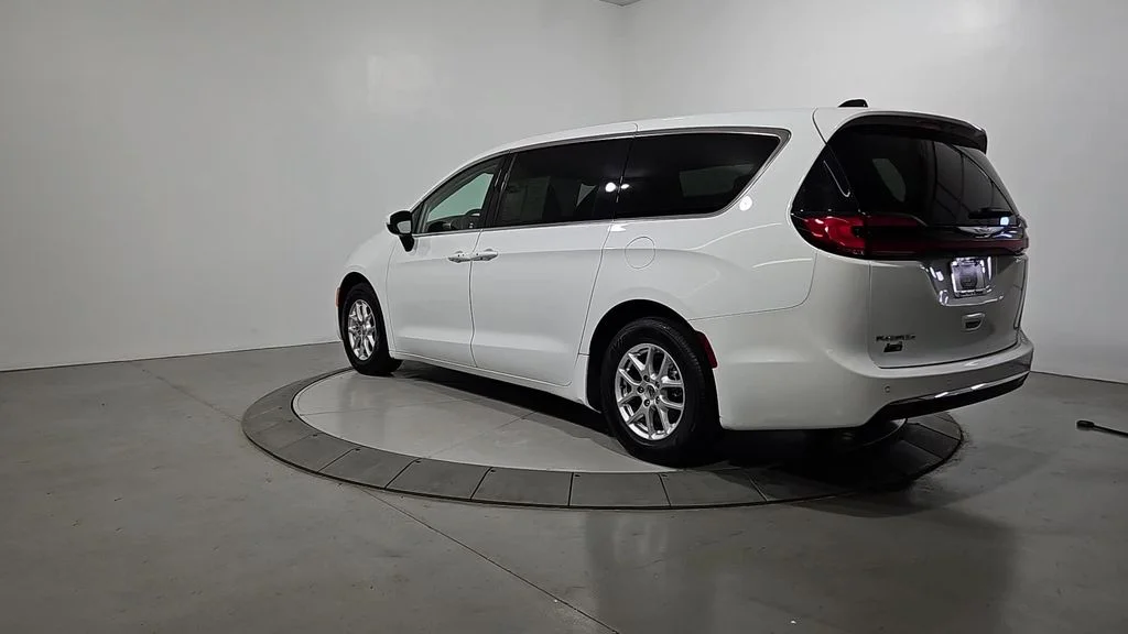 Used 2023 White Chrysler Touring L image 3