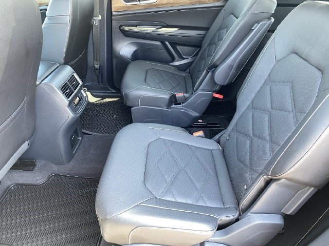Used 2024 Gray Volkswagen 2.0T SE w/Technology image 17