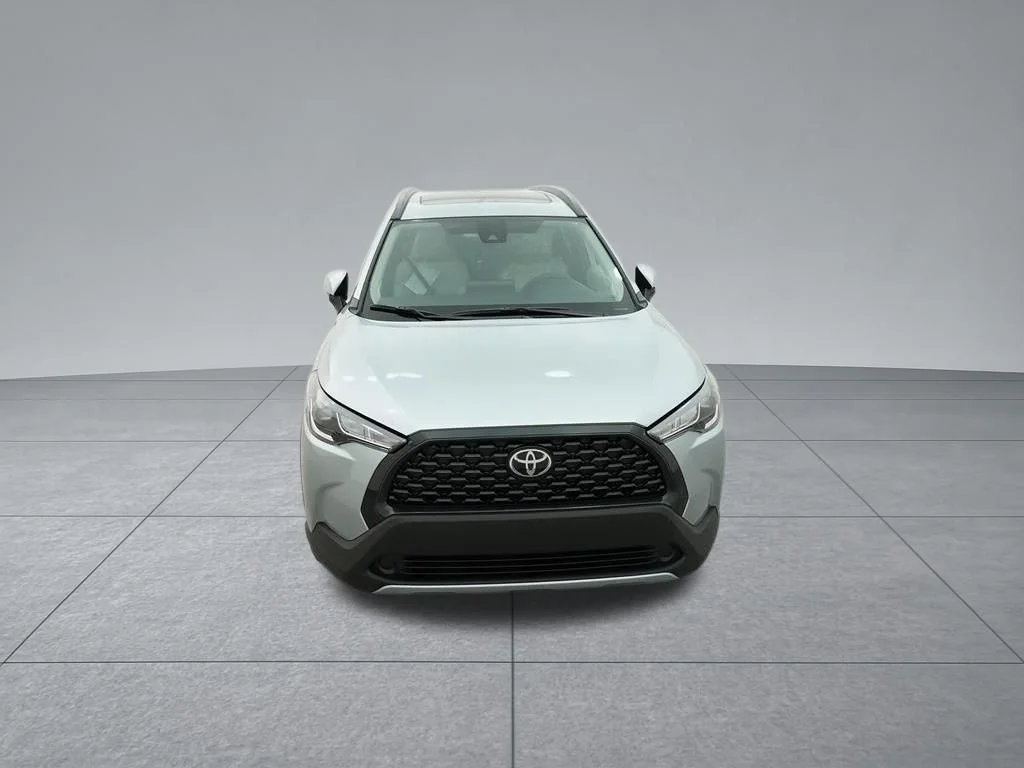 Used 2022 Silver Toyota LE image 18