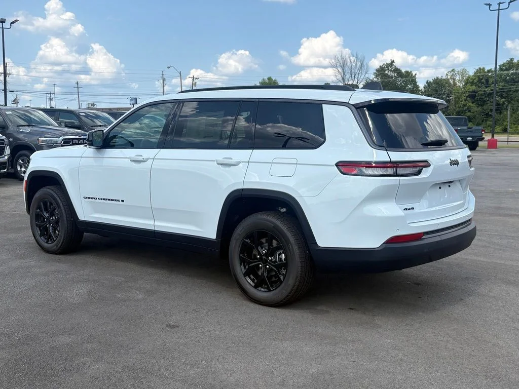 New 2026 Bright White Clear-Coat Exterior Paint Jeep Altitude image 5