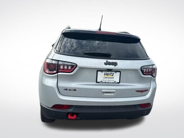Used 2025 Silver Jeep Trailhawk image 4
