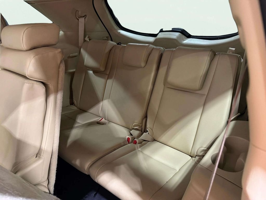 Used 2019 White Toyota XLE image 26