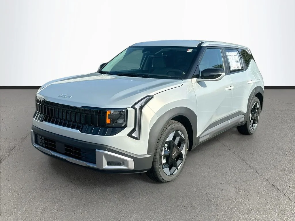 New 2027 Ivory Silver Kia S image 3