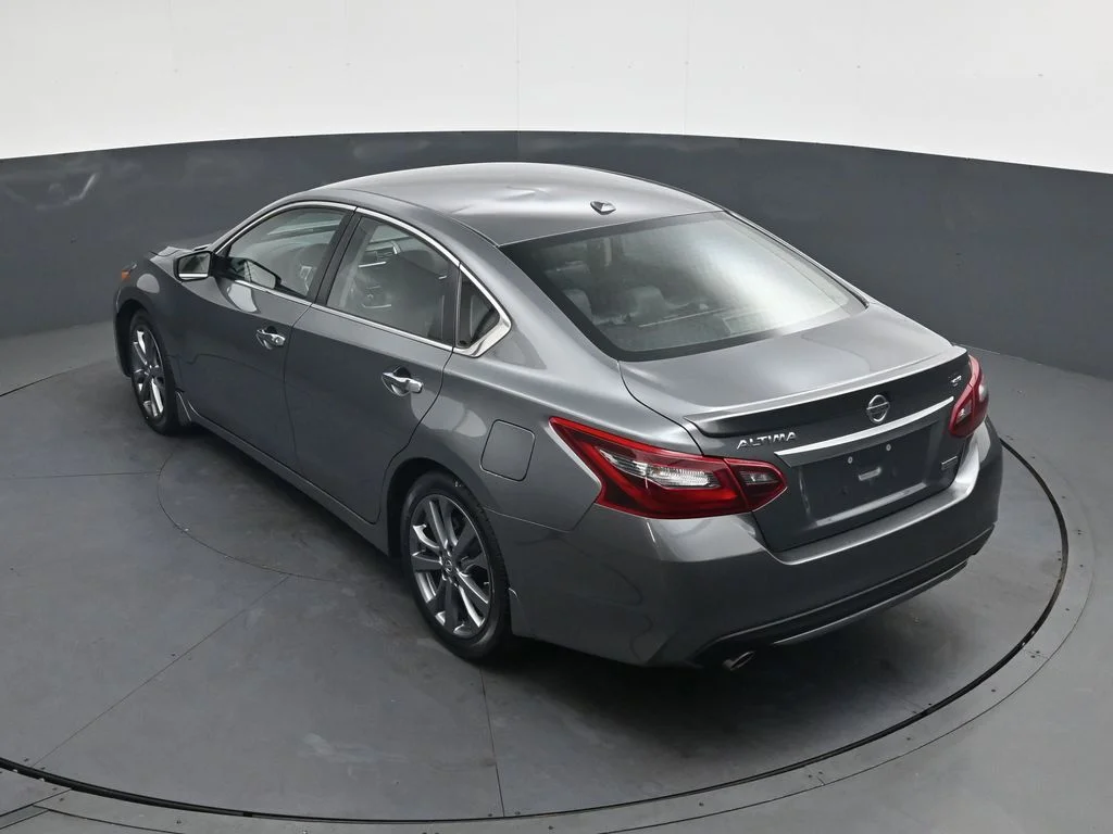Used 2018 Gray Nissan 2.5 SR image 28