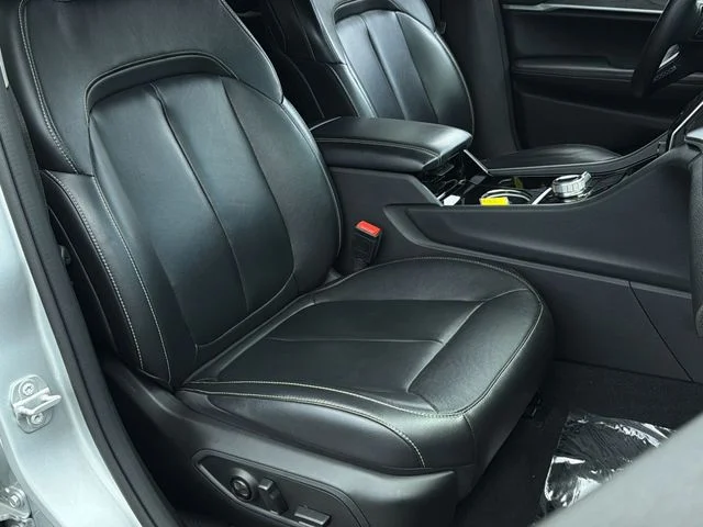 Used 2022 Silver Jeep Limited image 37