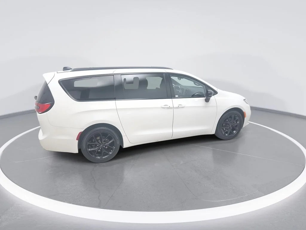 Used 2024 White Chrysler Touring L image 8