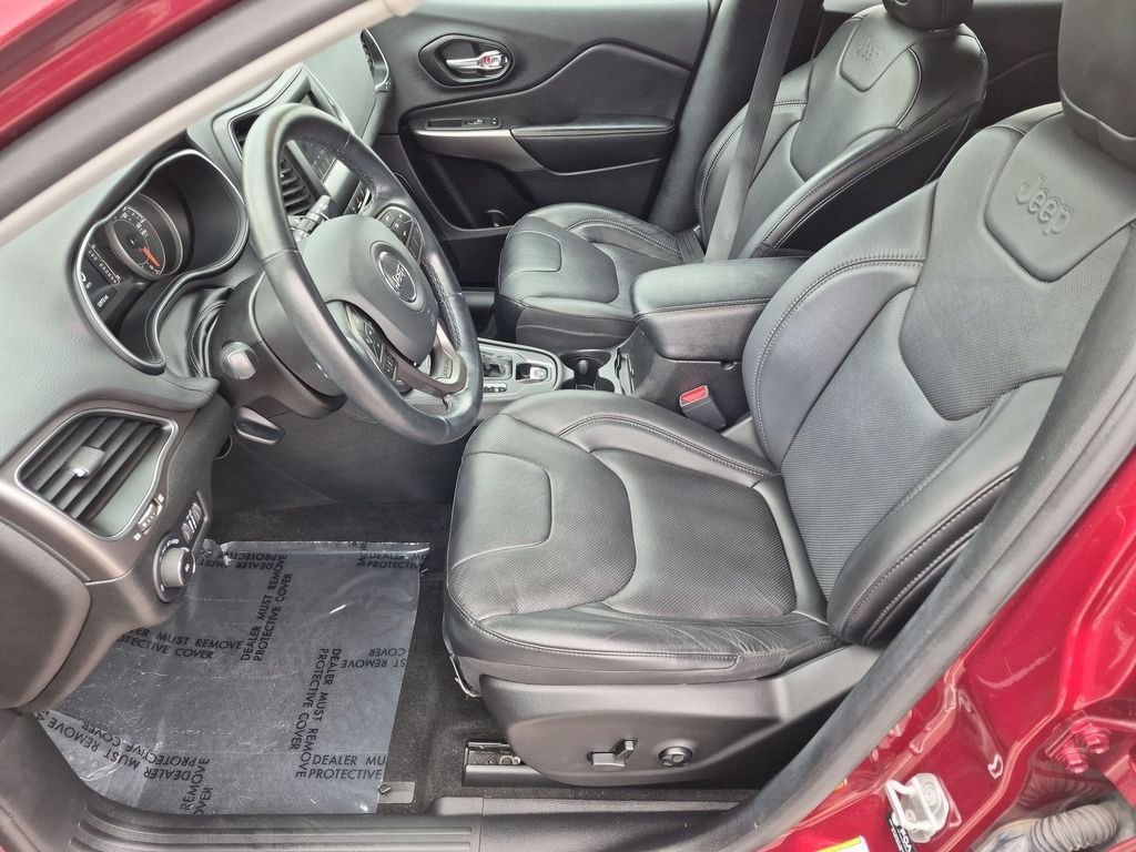 Used 2021 Red Jeep Latitude Lux image 10