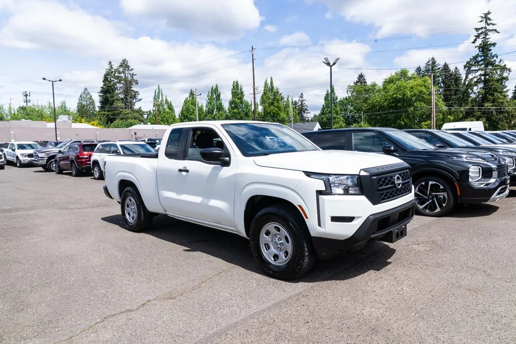 Used 2022 White Nissan S image 21