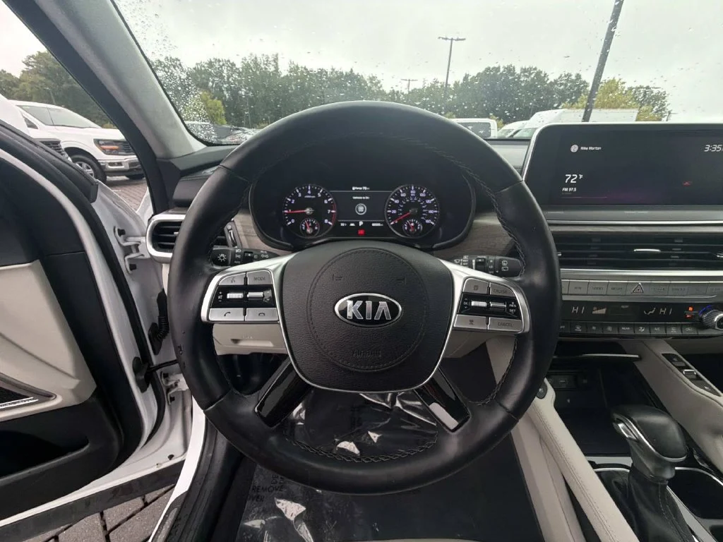 Used 2021 White Kia SX image 16