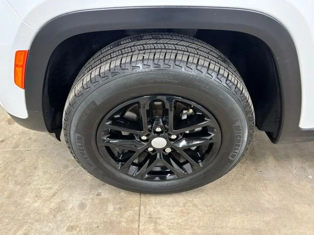 Used 2025 White Jeep Laredo X image 9