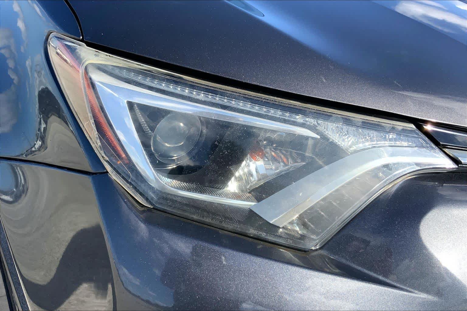 Used 2017 Magnetic Gray Metallic Toyota XLE image 27