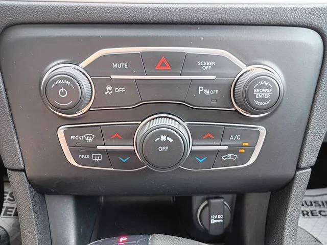 Used 2022 White Dodge SXT image 17