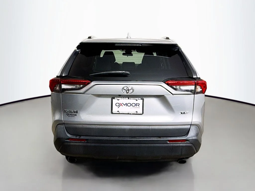 Used 2020 Silver Sky Metallic Toyota XLE Premium image 6