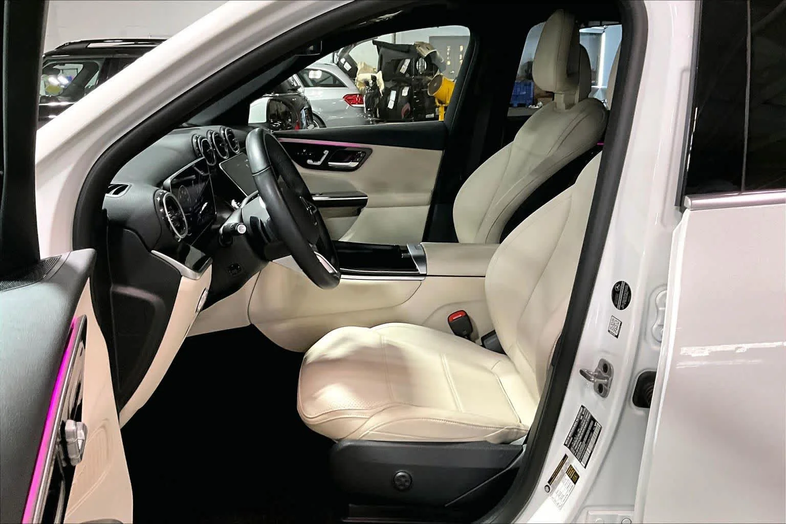 Certified Used 2025 Polar White Mercedes-Benz GLC 300 image 9