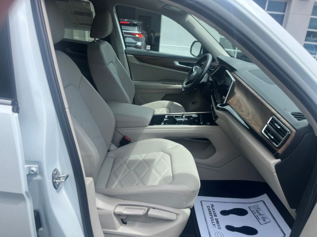 Used 2026 White Volkswagen 2.0T SE w/Technology image 13