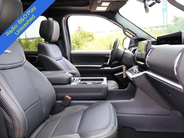 New 2027 Glacier Gray Metallic Tri-Coat Ford Platinum image 10