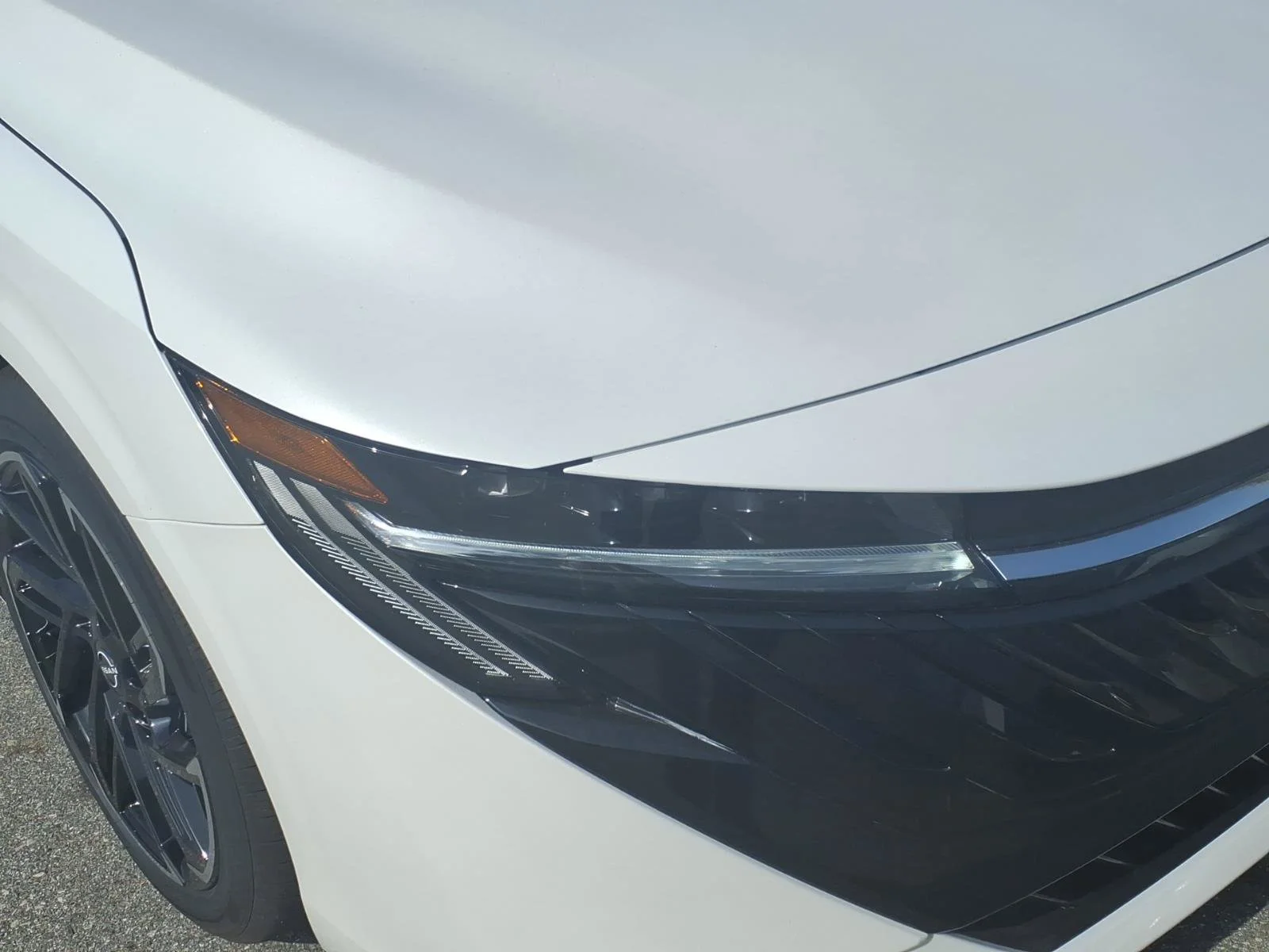 New 2026 Aspen White TriCoat / Super Black Two-tone Nissan SR image 2
