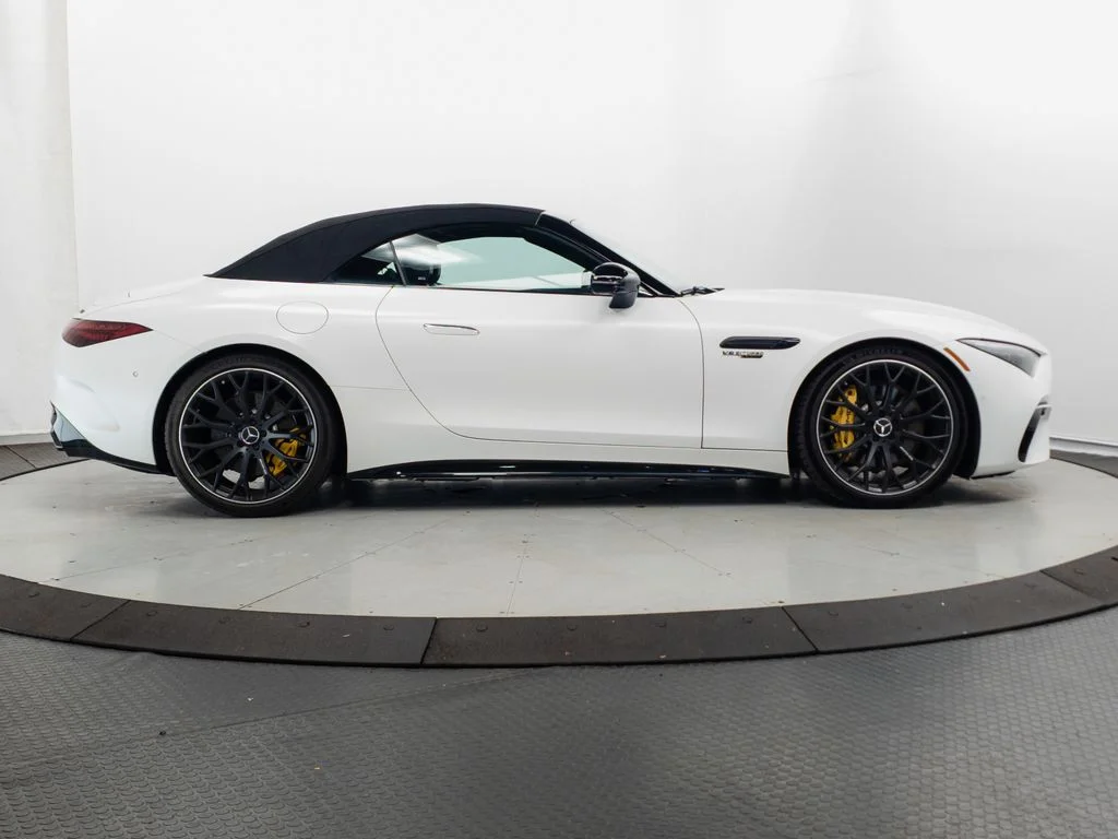 Used 2022 MANUFAKTUR Moonlight White Magno Mercedes-Benz SL 63 AMG® image 36
