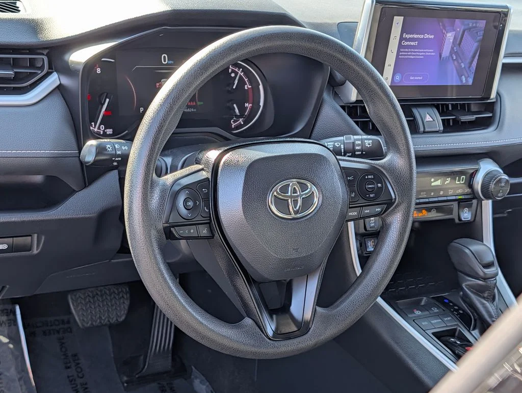 2024 Toyota RAV4 XLE - Photo 17
