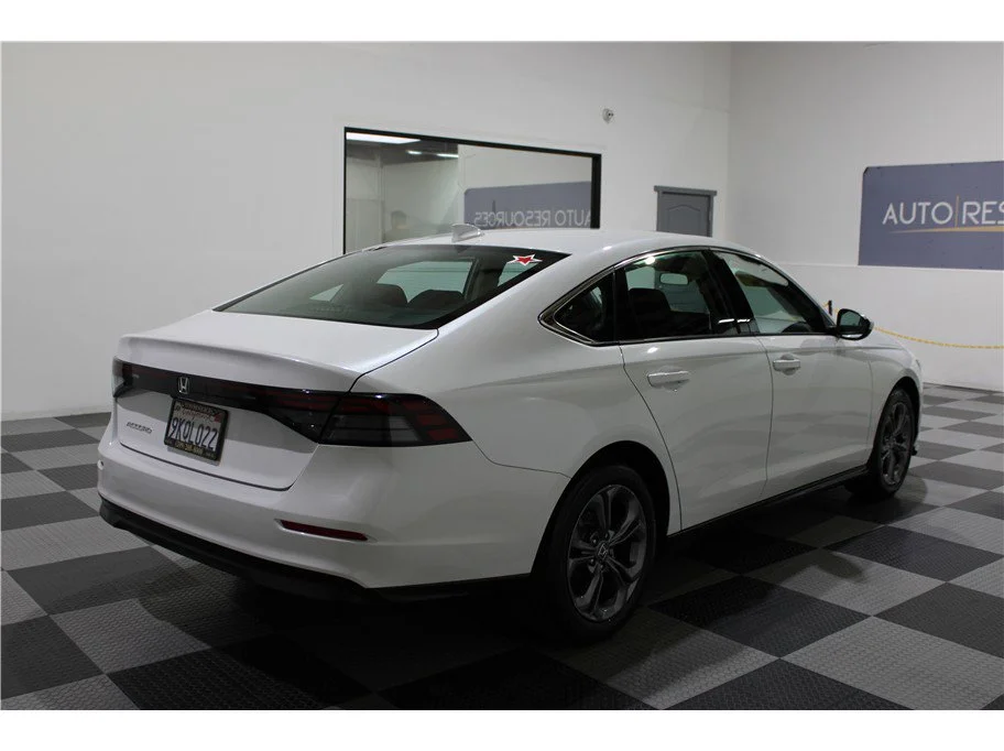 Used 2024 White Honda EX image 4