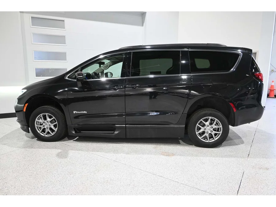 Used 2021 BLACK Chrysler Touring Mobility Handicap Van image 9