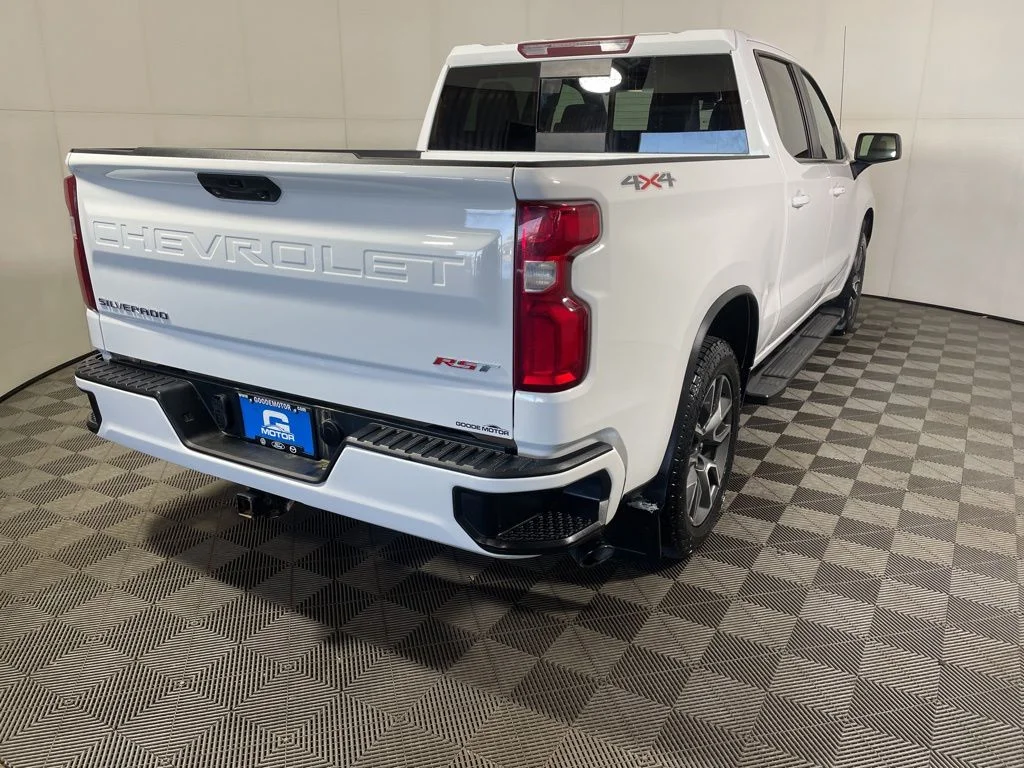 Used 2022 White Chevrolet RST image 8
