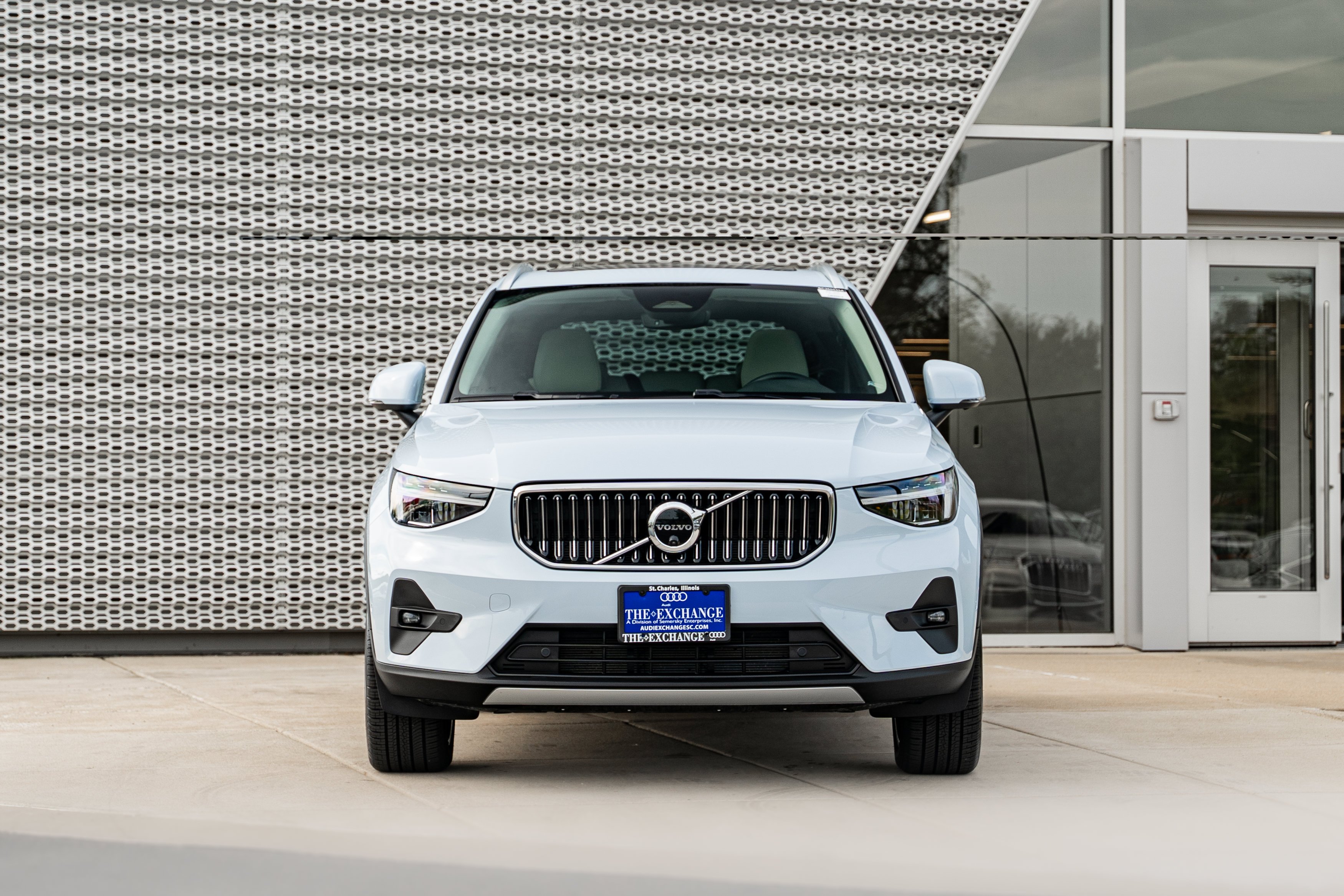 Used 2024 Cloud Blue Volvo Plus Bright Theme image 30