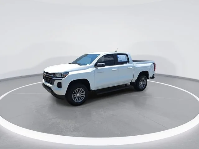 Used 2024 White Chevrolet LT image 3