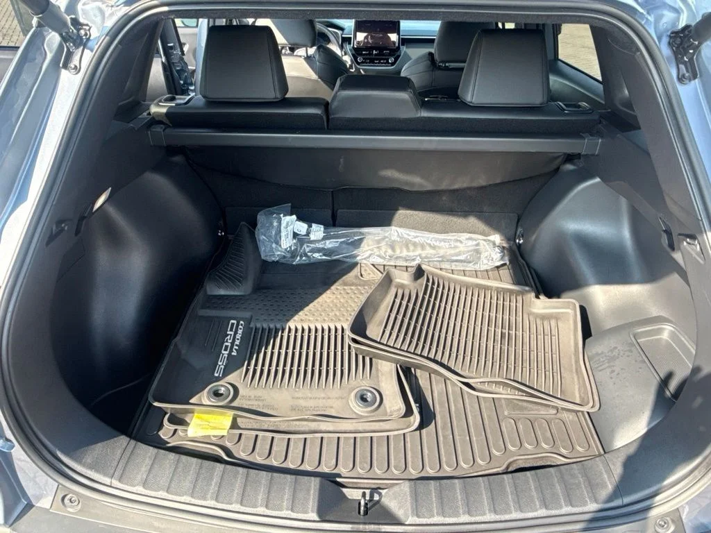 Used 2025  Toyota Hybrid XSE image 23