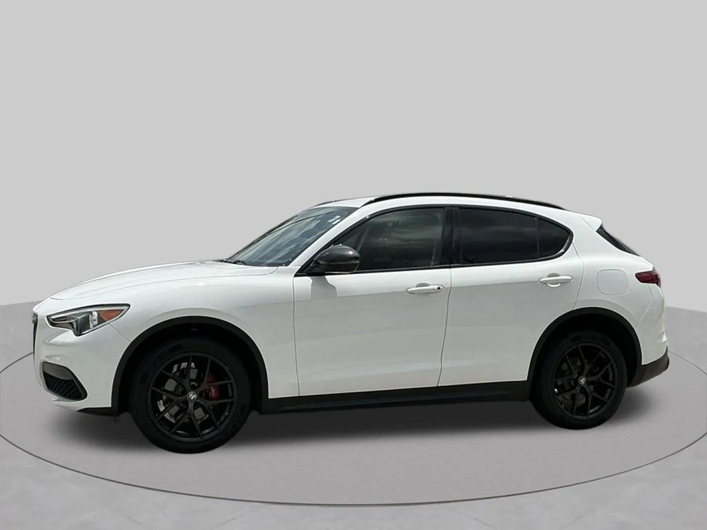 Used 2019 White Alfa Romeo Base image 3