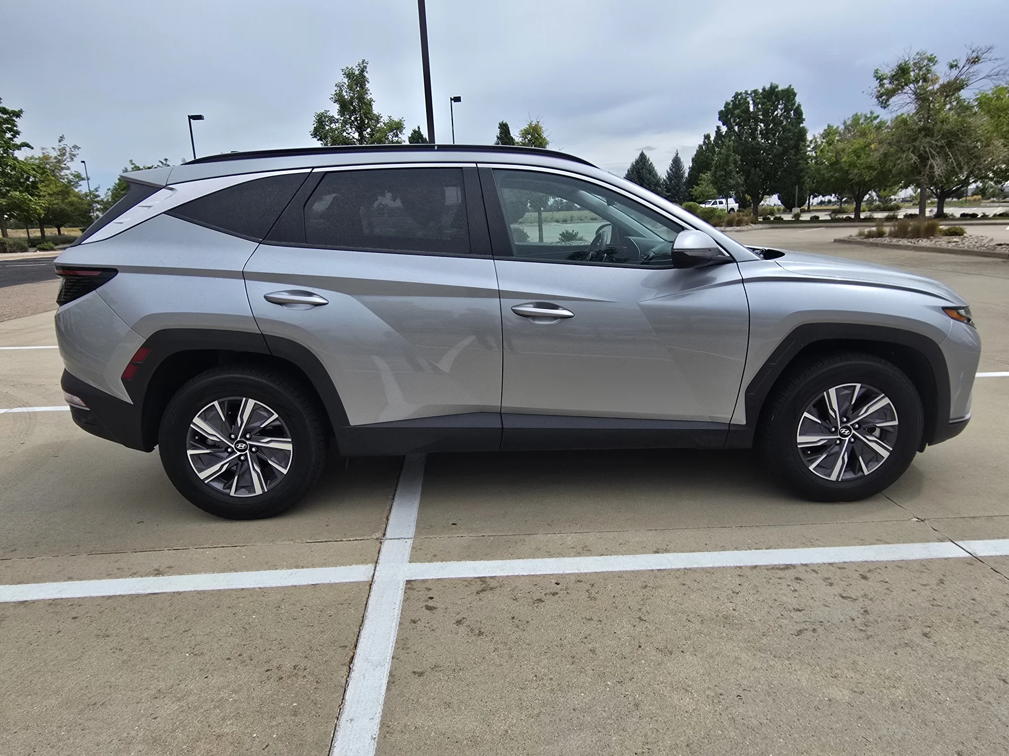 Used 2023 Shimmering Silver Hyundai Blue image 7