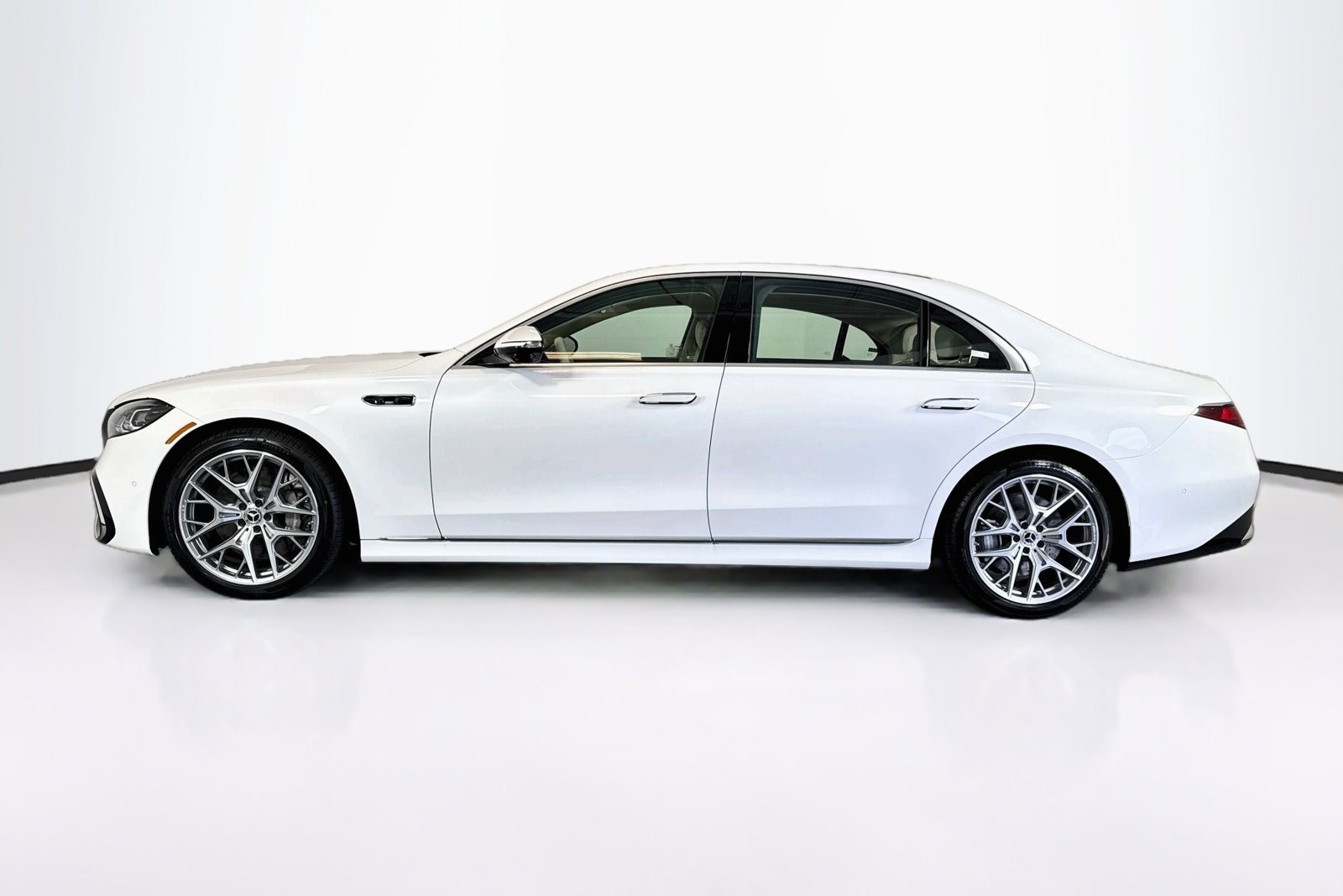 New 2027 MANUFAKTUR Moonlight White Metallic Mercedes-Benz S 500 image 8