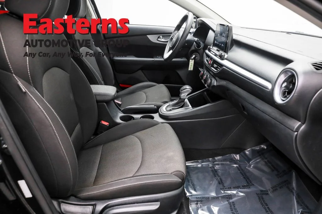 Used 2022 Black Kia LXS image 23