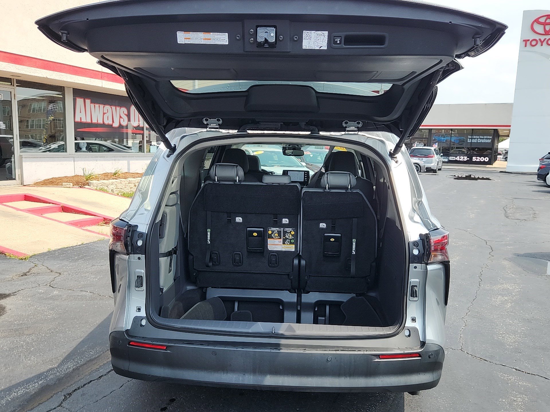 2023 Toyota Sienna XLE - Photo 29