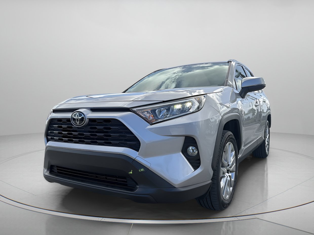 Used 2020 Silver Sky Metallic Toyota XLE Premium image 1