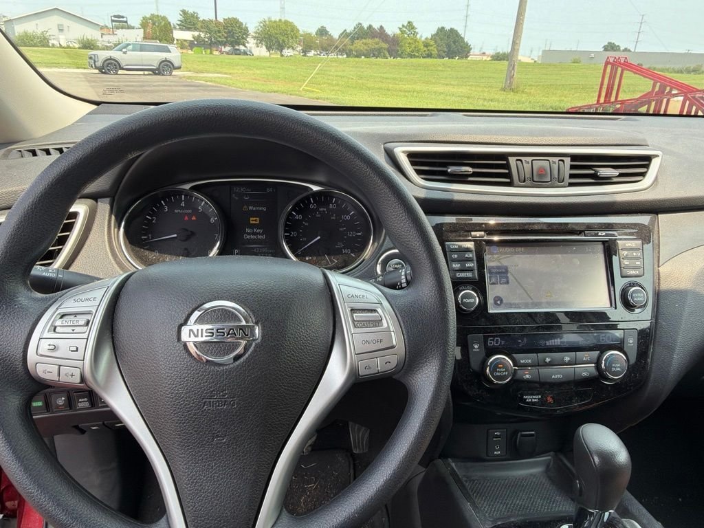 Used 2015 Cayenne Red Nissan SV image 9
