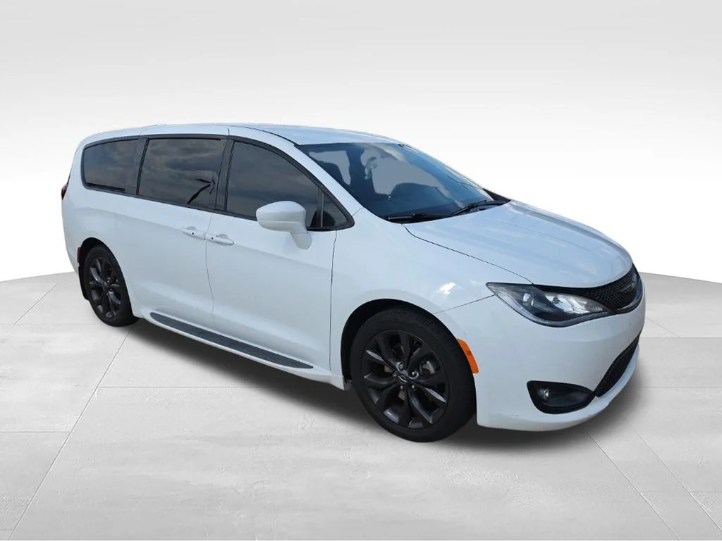 Used 2020 White Chrysler Touring image 5