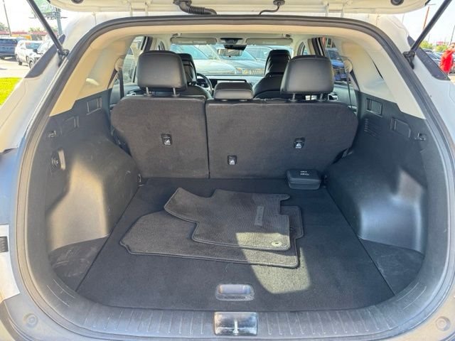 Used 2023 White Kia EX image 10
