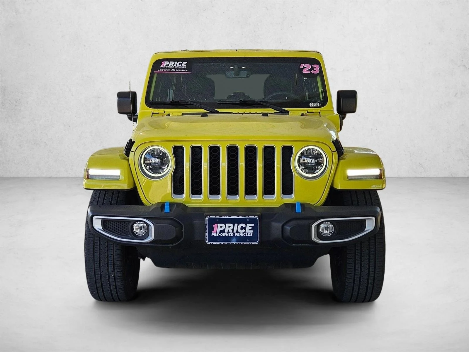 Used 2023 High Velocity Clearcoat Jeep Sahara image 2