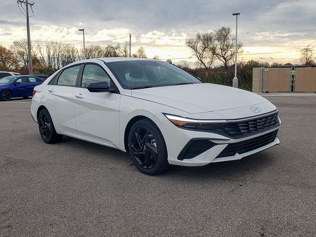 New 2026 White Hyundai SEL Sport image 3