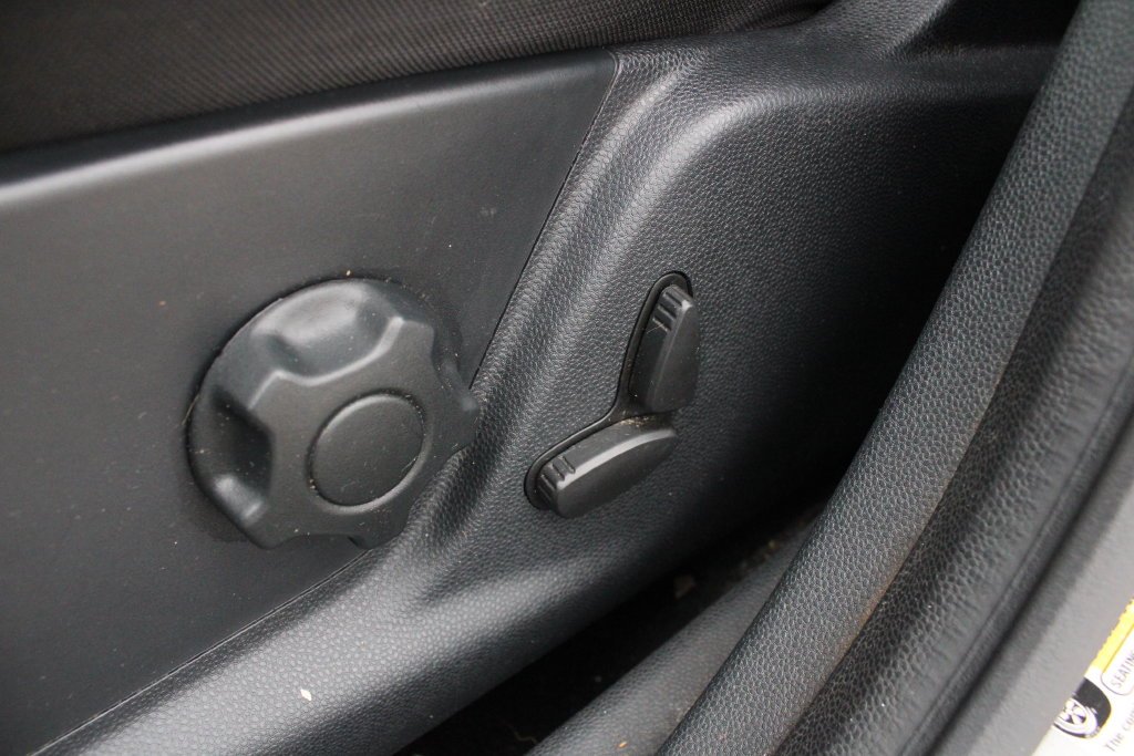Used 2019 Silver Metallic Ford SE image 3