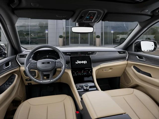 New 2025 Diamond Black Crystal Pearl-Coat Exterior Paint Jeep Limited image 20