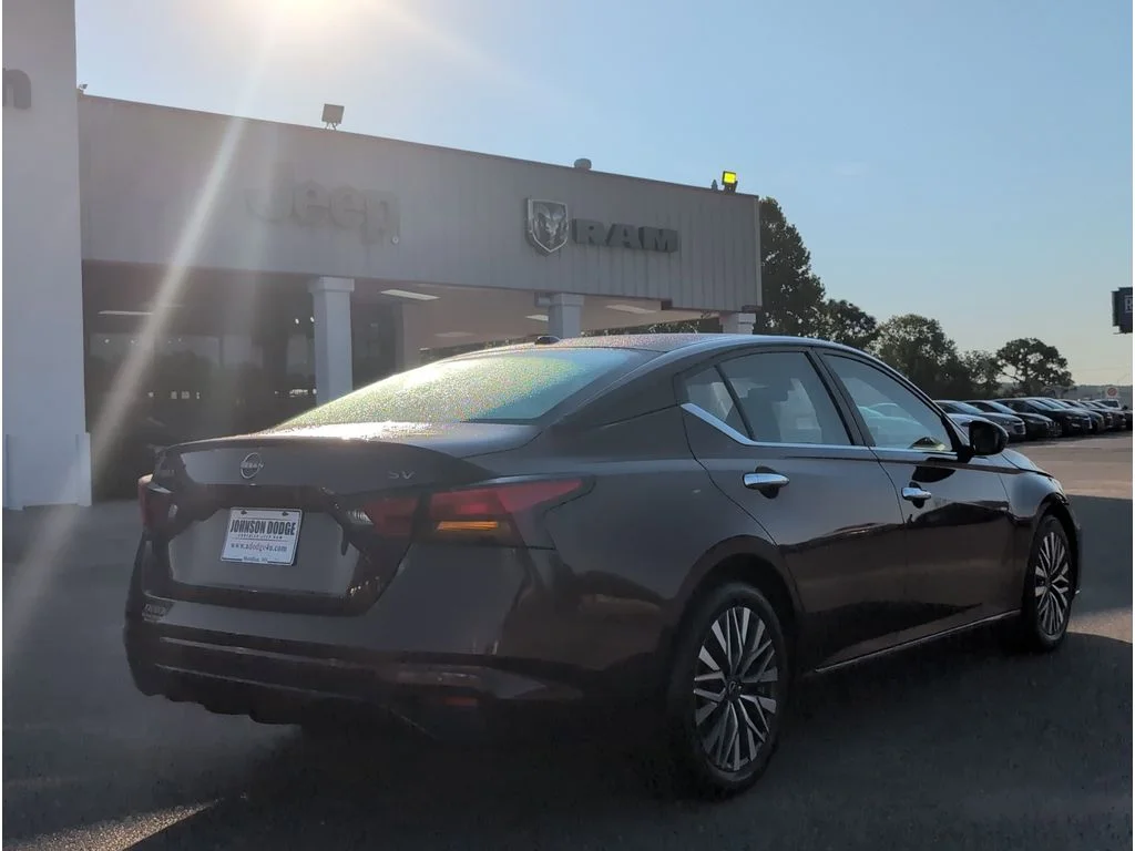 Used 2023 RED Nissan 2.5 SV Sedan image 5